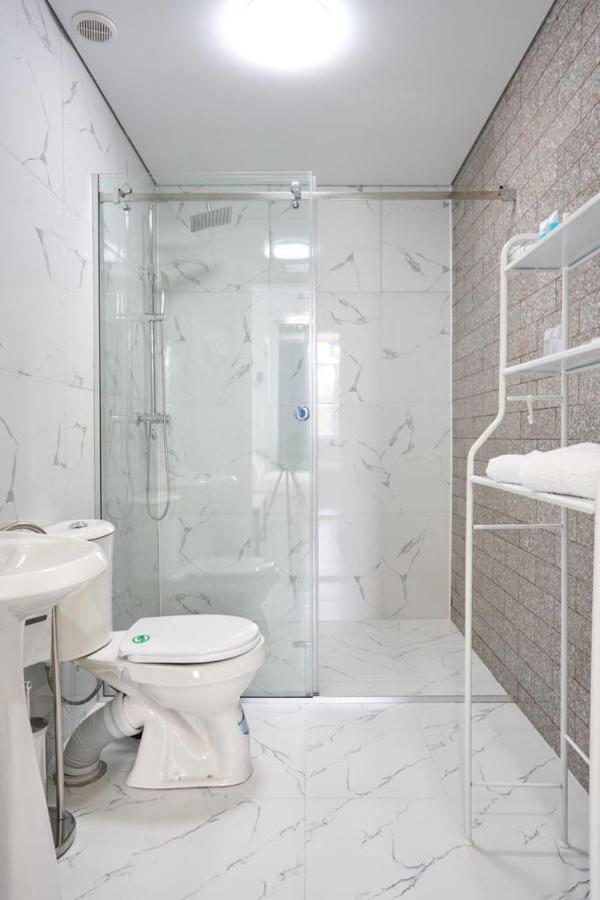 אלמטי 7Days Hotel מראה חיצוני תמונה